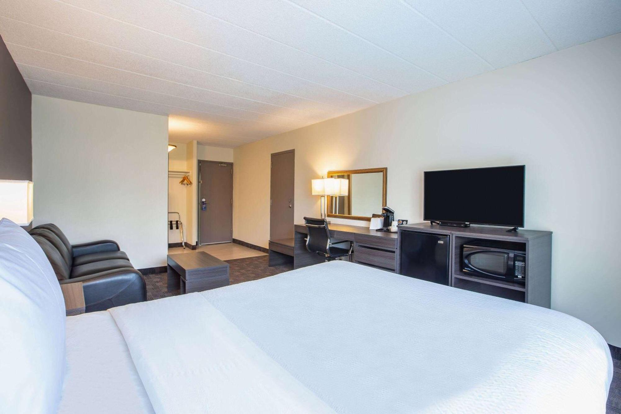 Days Inn By Wyndham Sudbury & Conference Centre Exteriör bild