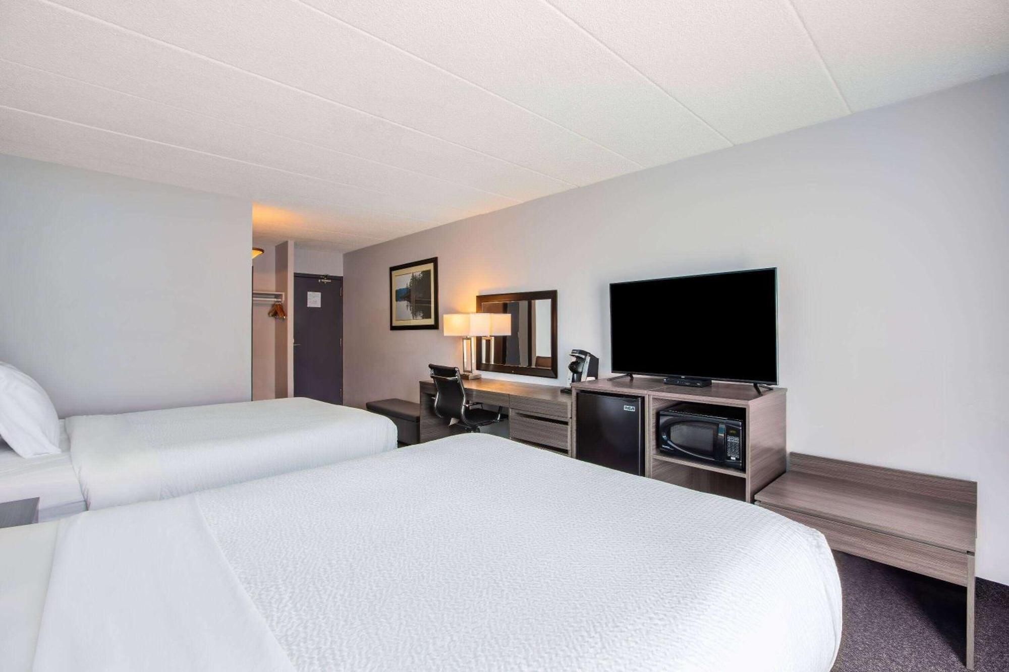 Days Inn By Wyndham Sudbury & Conference Centre Exteriör bild