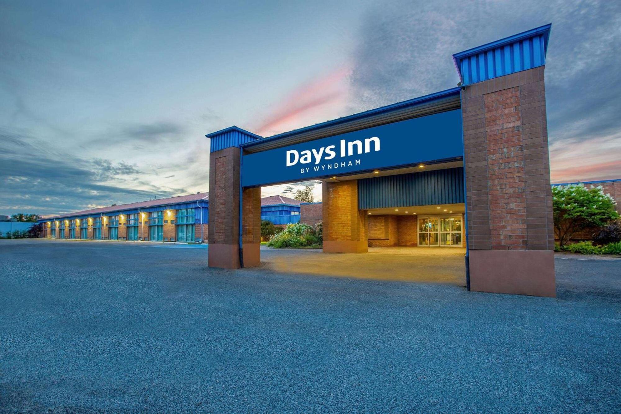 Days Inn By Wyndham Sudbury & Conference Centre Exteriör bild